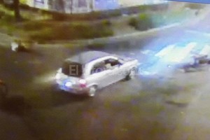 Archivo El Litoral Las cámaras de seguridad de la Municipalidad dieron cuenta de la mecánica del siniestro protagonizado por el conductor de un Chevrolet Corsa gris con vidrios polarizados, que embistió a dos personas en moto.