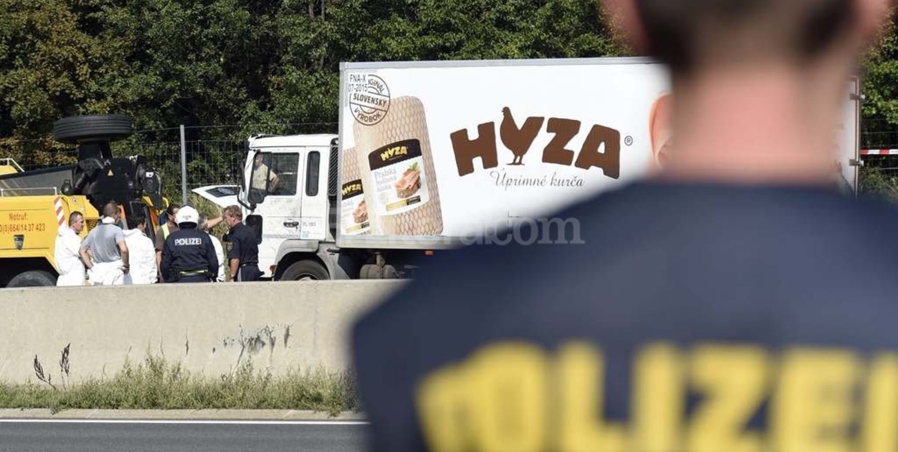 Detienen a los presuntos traficantes del camión con 71 cadáveres 