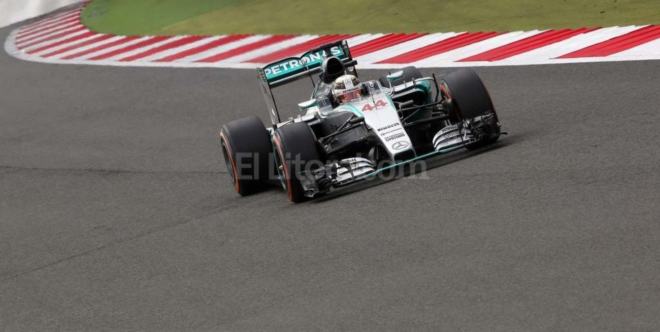 Hamilton obtuvo la pole en Silverstone