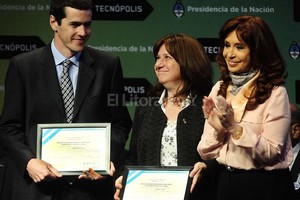 ELLITORAL_135868 |  Telam La Dra. Raquel Chan y la presidenta Cristina Fernández.