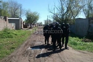 ELLITORAL_160753 |  El Litoral La policía patrulla el barrio para evitar más enfrentamientos.