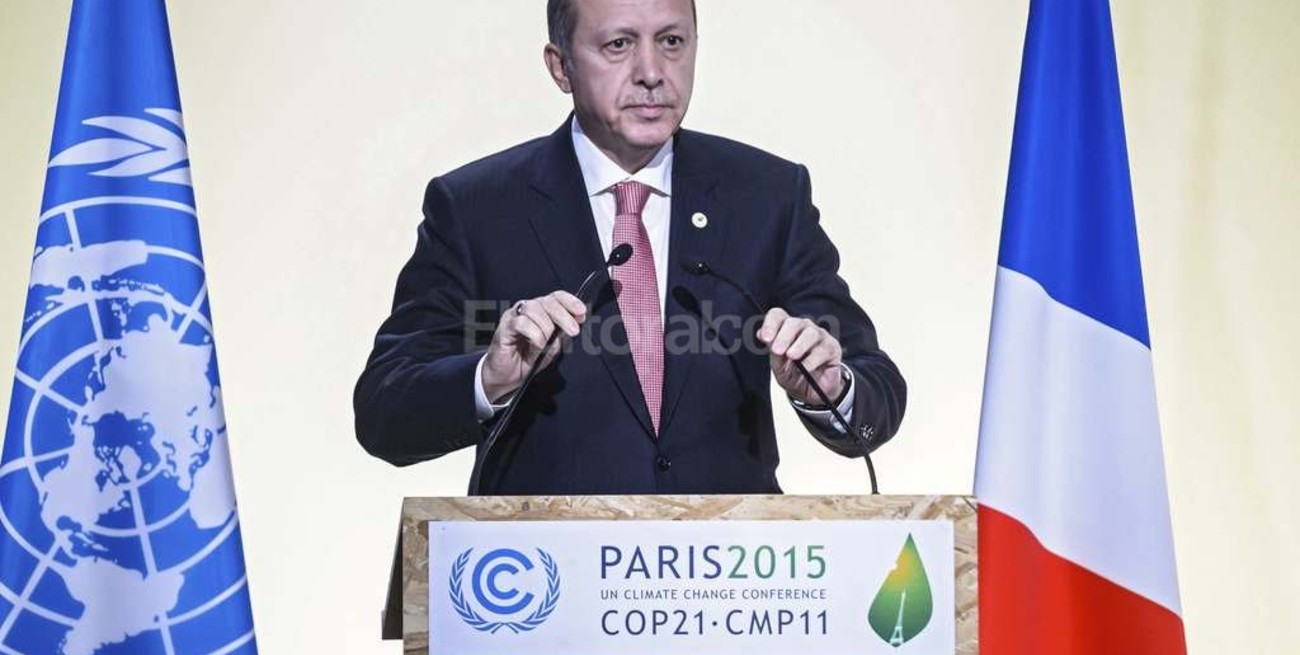 Erdogan rechaza acusación de Putin: Turquía no compra petróleo al EI 