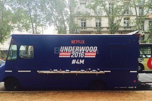 ELLITORAL_146936 |  Twitter @byniqo Frente al Congreso Nacional, se estacionó este carribar para repartir choripanes y gaseosa