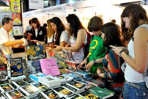 Télam Feria del Libro de Buenos Aires 2016. Según una encuesta realizada, los jóvenes siguen leyendo libros.