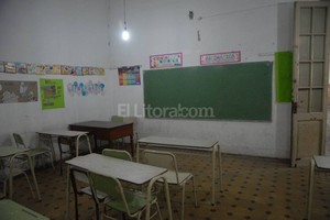 Flavio Raina Aulas vacías. Esa fue la postal repetida en las escuelas públicas. En las privadas, hubo una adhesión dispar, aunque cada vez más colegios se suman a los paros , según aportó el Sadop.