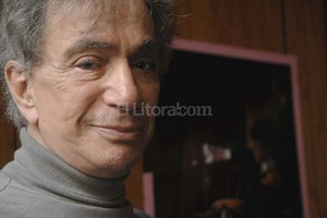 DyN A lo largo de su extensa carrera, fue distinguido por los gobiernos de Uruguay, Brasil e Italia, y en 2011 se lo nombró Ciudadano Ilustre de la Ciudad de Buenos Aires.