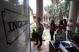 Archivo El Litoral Ingreso 2016. El domingo arranca el sistema para pedir turnos online. Luego, el trámite es personal y los interesados deben concurrir con la documentación.