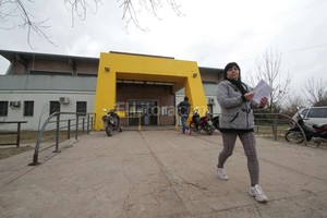 Mauricio Garín De lunes a sábados, en horario de 8 a 23, funciona el Polideportivo La Nueva Tablada. Un emprendimiento municipal que no sólo brinda servicios recreativos sino que también ayuda y contiene a los vecinos del barrio.