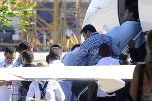 ELLITORAL_145365 |  DyN Los lastimados jugadores de Huracán arribaron el viernes a Buenos Aires.