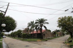 Mauricio Garín Construcciones idénticas. Entre las particularidades de este barrio, se destaca la similitud que tienen las viviendas.