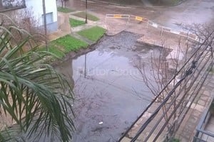 ELLITORAL_131388 |  Periodismo Ciudadano / WhatsApp Inconvenientes en barrio Candioti Norte. Imagen tomada este lunes 17 de agosto.