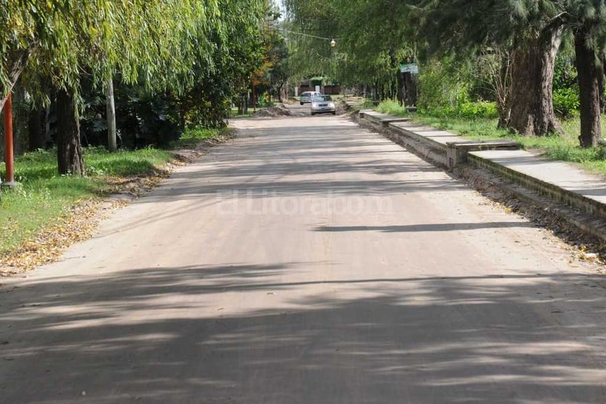 ELLITORAL_152041 |  Flavio Raina Calle Del Rocío. Es una de las arterias para las que se propone pavimento articulado. En este sector hay un desagüe entubado.