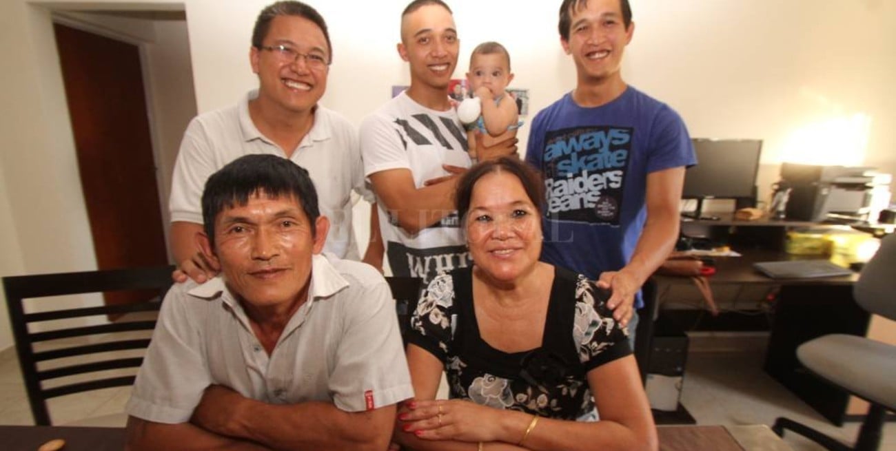Laosianos: una huida de película y su vida de refugiados en Santa Fe