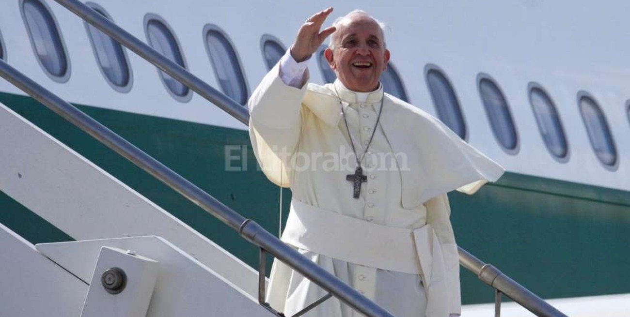 El Papa Francisco emprende una "complicada" gira a África