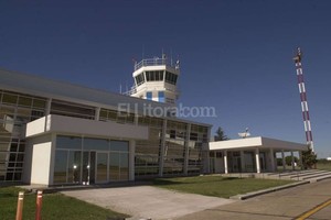 ELLITORAL_170828 |  Archivo El Litoral En noviembre también se licitaron trabajos para mejorar las instalaciones de la nave central del aeropuerto.
