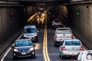 ELLITORAL_163066 |  Archivo El Litoral Operativo de tránsito. En el Túnel Subfluvial prevén un intenso movimiento de autos durante todo el domingo y la mañana del lunes, cuando se produce el regreso de la Fiesta de Disfraces: esperan unos 20 mil vehículos.