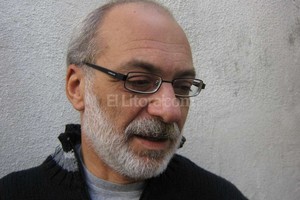 Archivo El Litoral Ojalá que esto sirva para que se lean más otras obras que no tuvieron la misma suerte. Tengo libros que no volvería a escribir y otros que defiendo, porque pienso que algún valor tienen , sostiene el autor.