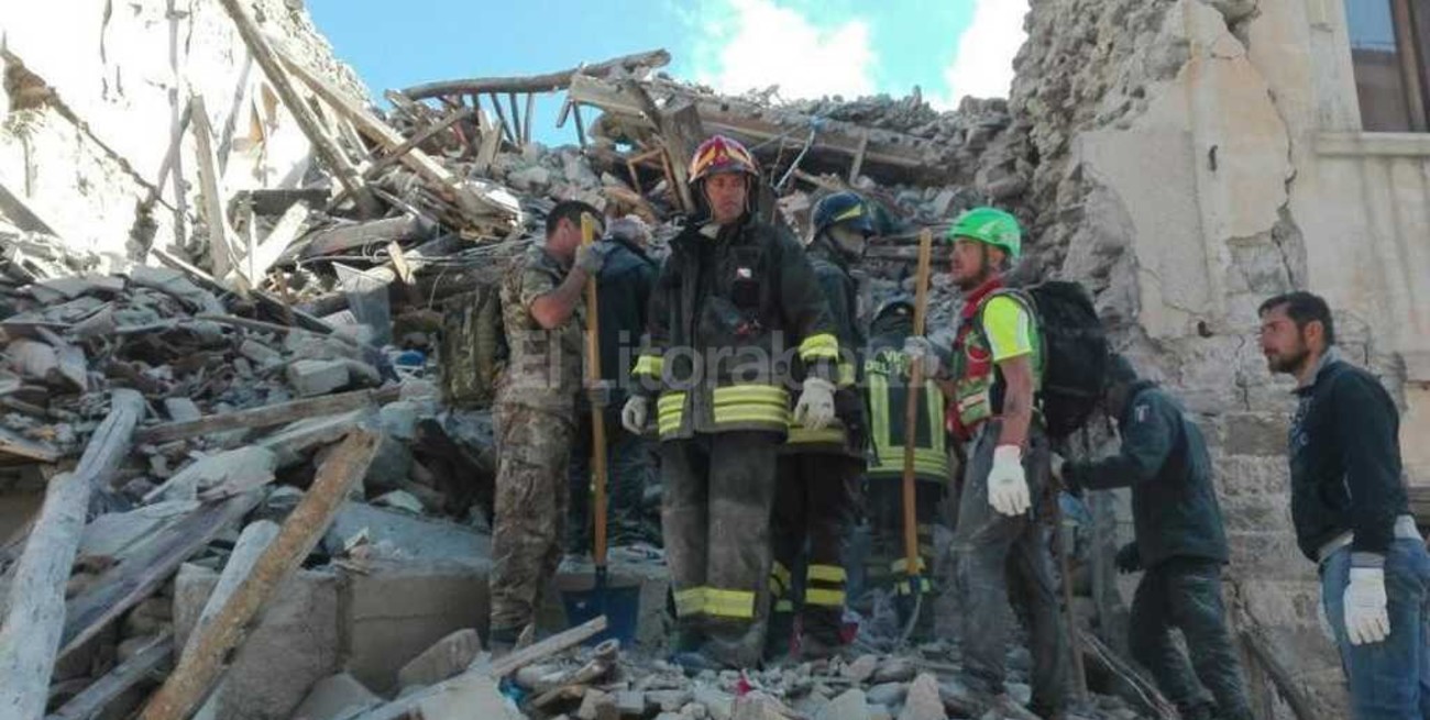 Sube a 38 el número de víctimas fatales por el sismo en Italia