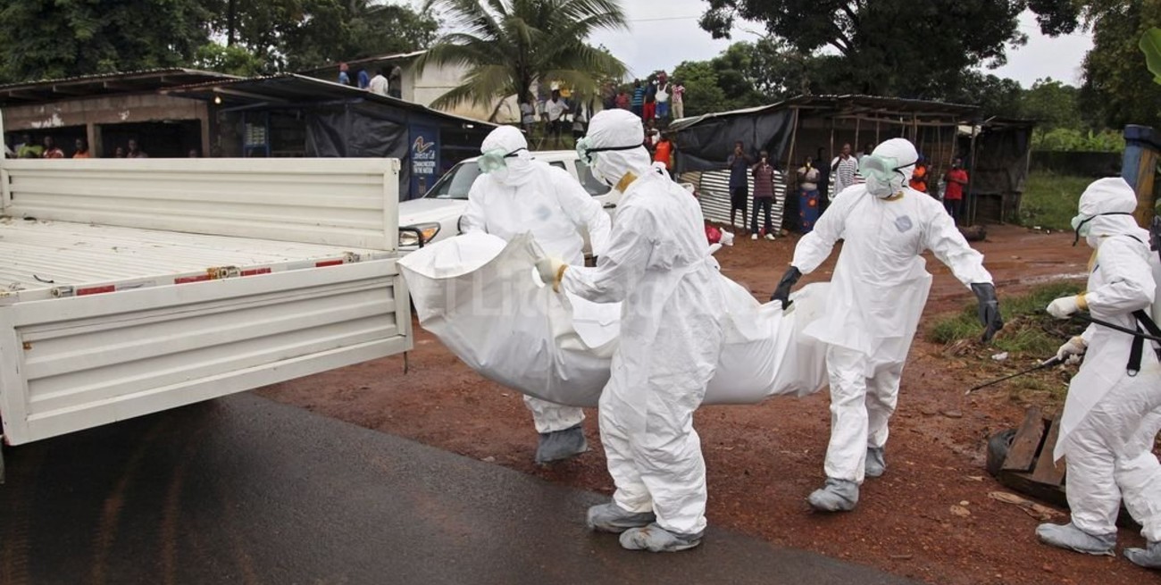 La OMS declaró el fin del brote de ébola en África occidental
