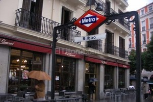 Wikipedia testigo de numerosas tertulias, el tradicional refugio madrileño cierra sus puertas.