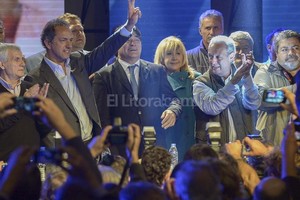 ELLITORAL_129897 |  Prensa Gobierno Buenos Aires Gobernar es crear trabajo , les dijo Scioli a los sindicalistas que respaldaron su candidatura.