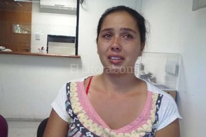 ELLITORAL_146782 |  Danilo Chiapello Sin consuelo.  Fui a la policía y a la fiscalía pero no me dan la protección que necesito. Mis hijos y yo nos sentimos abandonados , sentenció Claudia entre lágrimas.