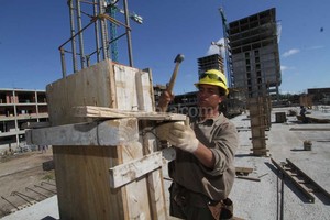Mauricio Garín Las torres. Frente al Parque Federal, en la intersección de Belgrano y Quintana, avanza la construcción de unas 370 viviendas, en el marco del Programa de Crédito Argentino (ProCreAr).