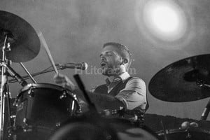 Gentileza Federico Ferreyra Mariano Nano Filosi compite a la vez como Mejor Percusionista (por Hugo y los Gemelos) y Mejor Baterista (por Chino Mansutti y Los Refutadores del Pensamiento).