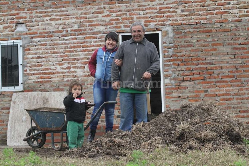ELLITORAL_155406 |  Mauricio Garín Nueva Esperanza Este. Una de las familias que vivía en la zona de riesgo hídrico en Playa Norte y fue beneficiaria de un lote a cota segura en el barrio.