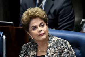 ELLITORAL_160238 |  Archivo El Litoral En la votación, 42 senadores se inclinaron por inhabilitar a Rousseff, 36 votaron a favor de mantenerle los derechos y 3 abstenciones, por lo que no se alcanzó los dos tercios (54 votos) de la Cámara Alta necesarios para aprobar este tipo de mociones.