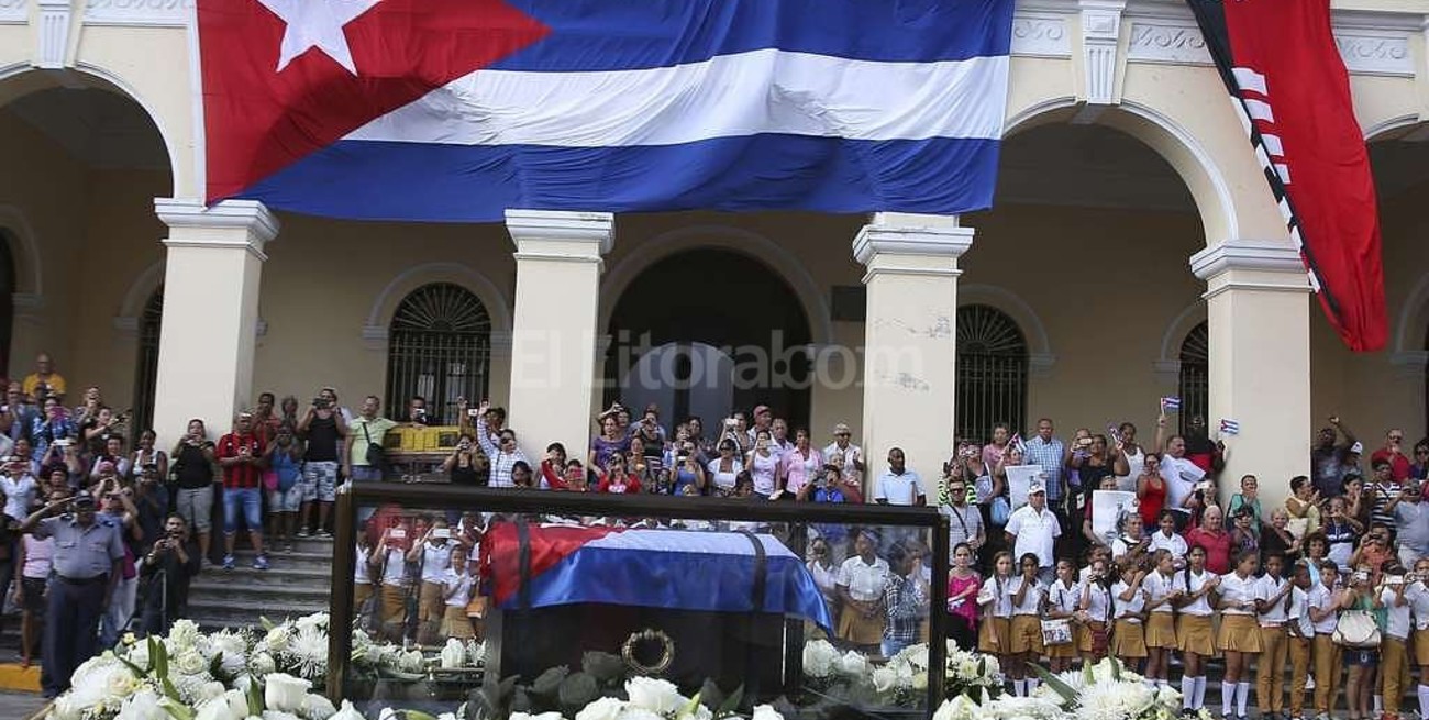 Comenzó el cortejo fúnebre con las cenizas de Fidel Castro
