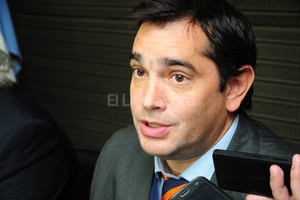 Flavio Raina Horacio Palavecino, durante la conferencia de prensa, en la sala cultural de UPCN.