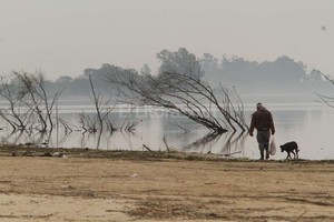Mauricio Garín Con el descenso de la laguna, volvió la arena a la zona que va de los espigones al faro.