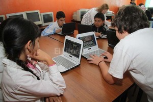 Archivo El Litoral En el nivel primario, las escuelas estatales tienen menos cantidad de computadoras para docentes y estudiantes que las privadas (67 % ante 85 %).