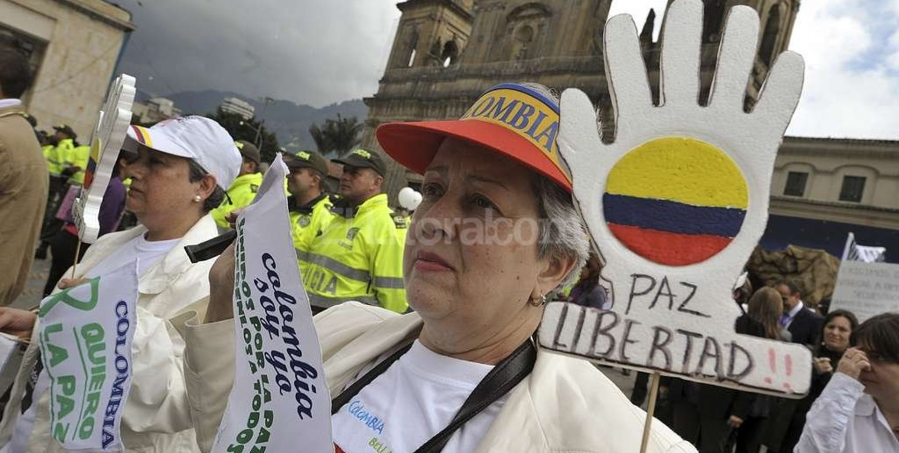 El gobierno de Colombia y las Farc anunciaron un "acuerdo final integral y definitivo de paz"