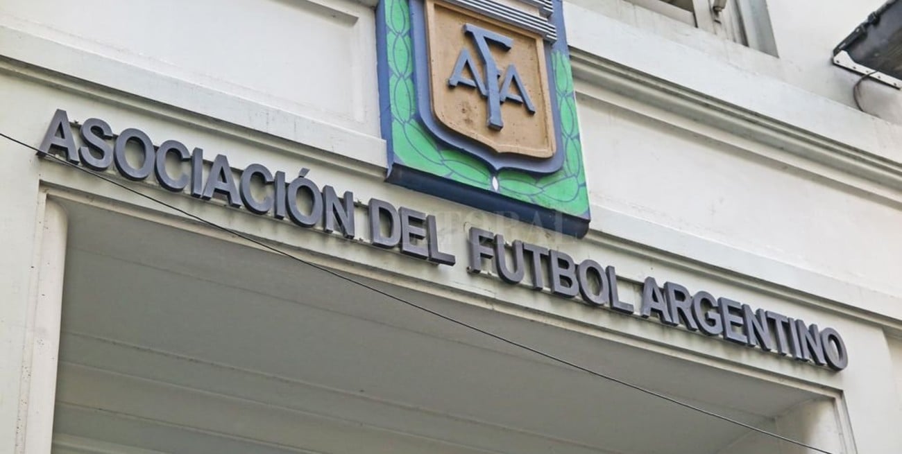La FIFA metió cambios al nuevo estatuto de AFA y otra vez peligra el inicio del fútbol