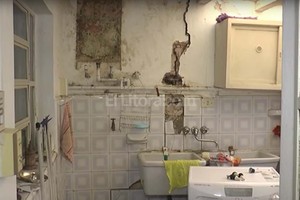 ELLITORAL_130639 |  El Litoral Rajaduras. Se replican en todas las paredes.