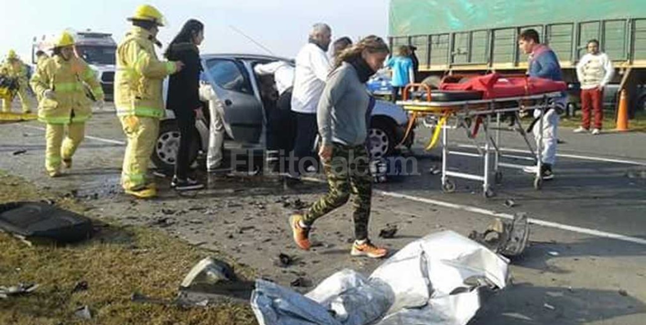Trágico choque frontal en la autopista a Rosario