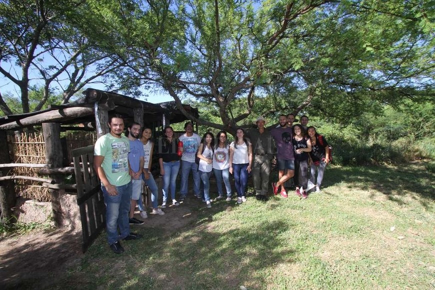 ELLITORAL_174843 |  Mauricio Garín Los voluntarios hacen los retoños de curupí, timbó y sangre de drago, entre otras especies, a partir de las semillas de los árboles de la reserva.