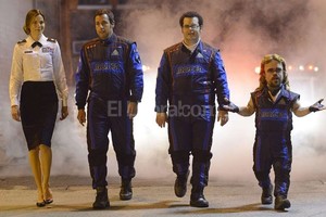 Gentileza Columbia Pictures Violet Van Patten (Michelle Monaghan), Sam Brenner (Adam Sandler), Ludlow Lamonsoff (Josh Gad) y Eddie Plant (Peter Dinklage): ciencia y fichines para salvar al mundo.