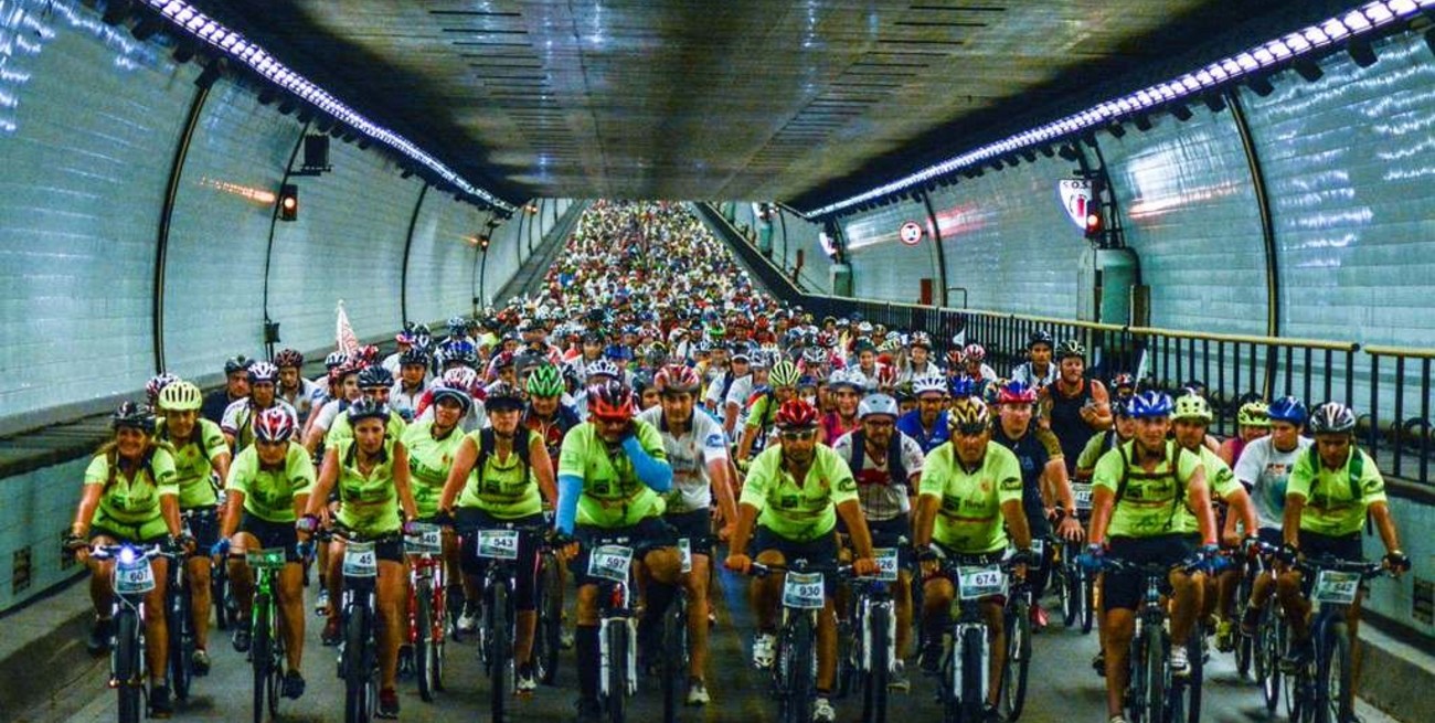 Más de mil ciclistas unieron Santa Fe y Paraná