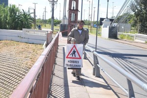 Flavio Raina Operativo. Con el objetivo de ordenar el tránsito en el sector, el Municipio desplegará diariamente un operativo de tránsito específico en el horario referido. Esta mañana todavía se podía circular.