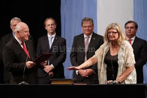 ELLITORAL_141286 |  Mauricio Garín Balagué presta juramento como Ministra de Educación.