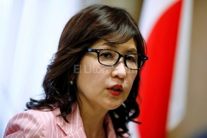 Tomomi Inada ministra de Defensa de Japón.