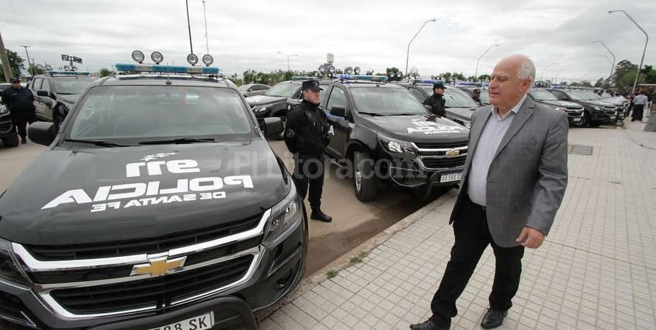Entregaron nuevas camionetas para la UR1 de la Policía