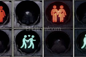 EFE Los semáforos buscan ser una muestra de tolerancia y ya habían sido colocados en Berlin.