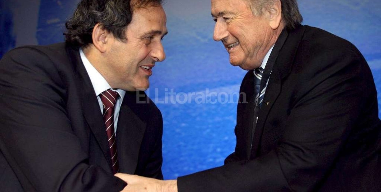 Platini pidió la renuncia a Blatter como presidente de la Fifa