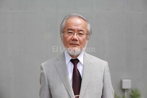 www.multivu.com Yoshinori Ohsumi recibió el Nobel de medicina