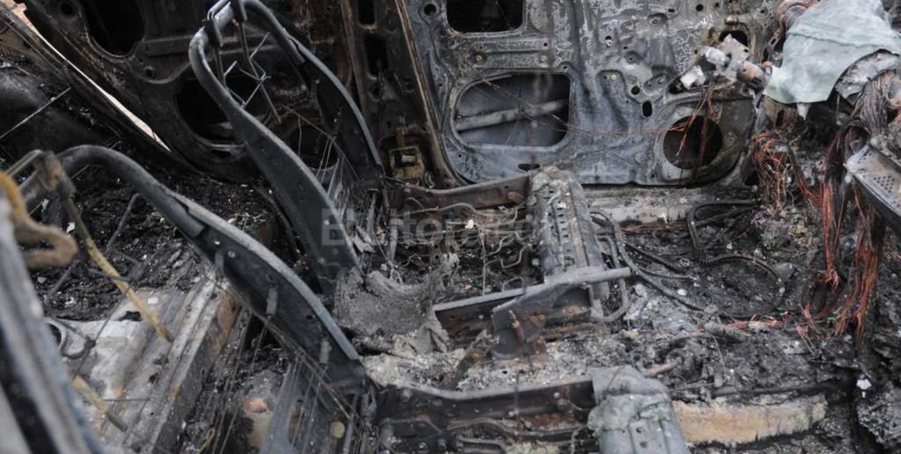 Insólito: incendiaron un auto por segunda vez