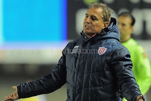 ELLITORAL_129213 |  El Litoral Rápidamente y después de la baja de Ellacópulos que se fue a Grecia, los dirigentes le cerraron un refuerzo más a Leonardo Carol Madelón y se llama Lucas Colitto que viene del fútbol de Portugal. En medio de las bajas, el DT tatengue lo espera con los brazos abiertos porque no quiere dar ventajas de ningún tipo.